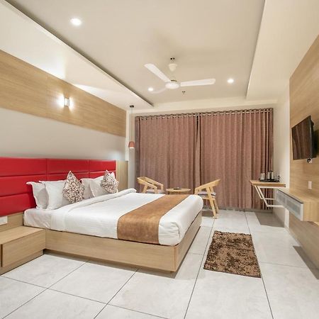 Hotel Silvera Grand Ahmedabad Ngoại thất bức ảnh