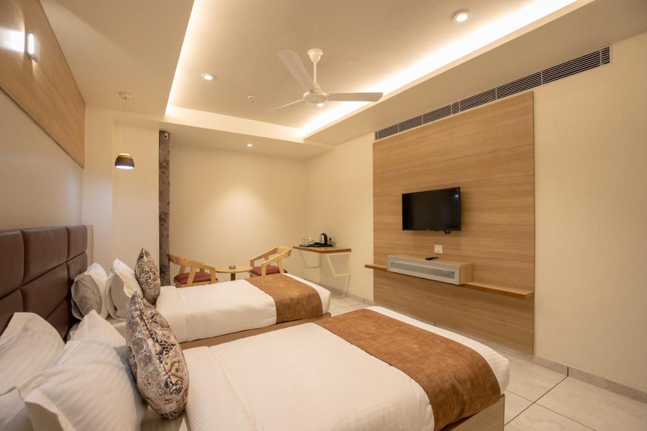 Hotel Silvera Grand Ahmedabad Ngoại thất bức ảnh