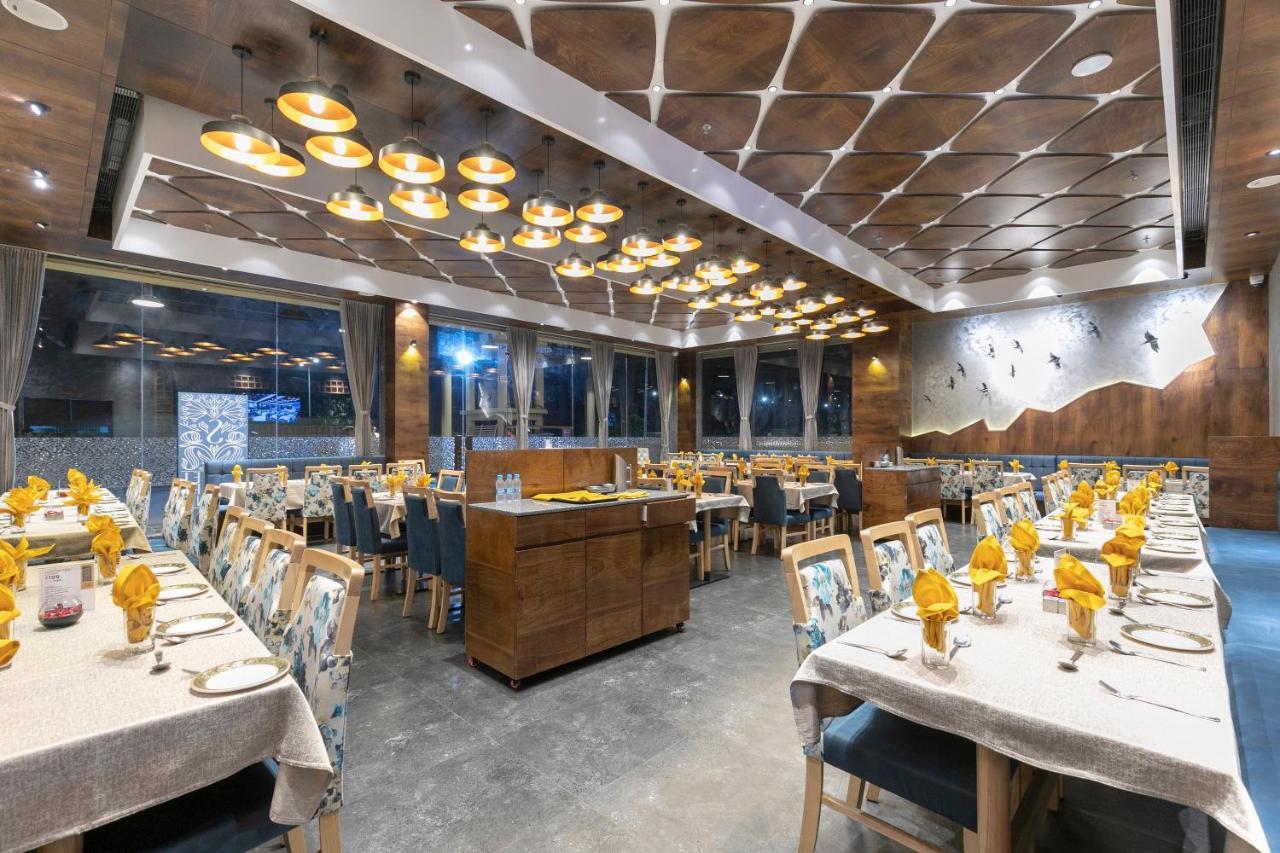 Hotel Silvera Grand Ahmedabad Ngoại thất bức ảnh