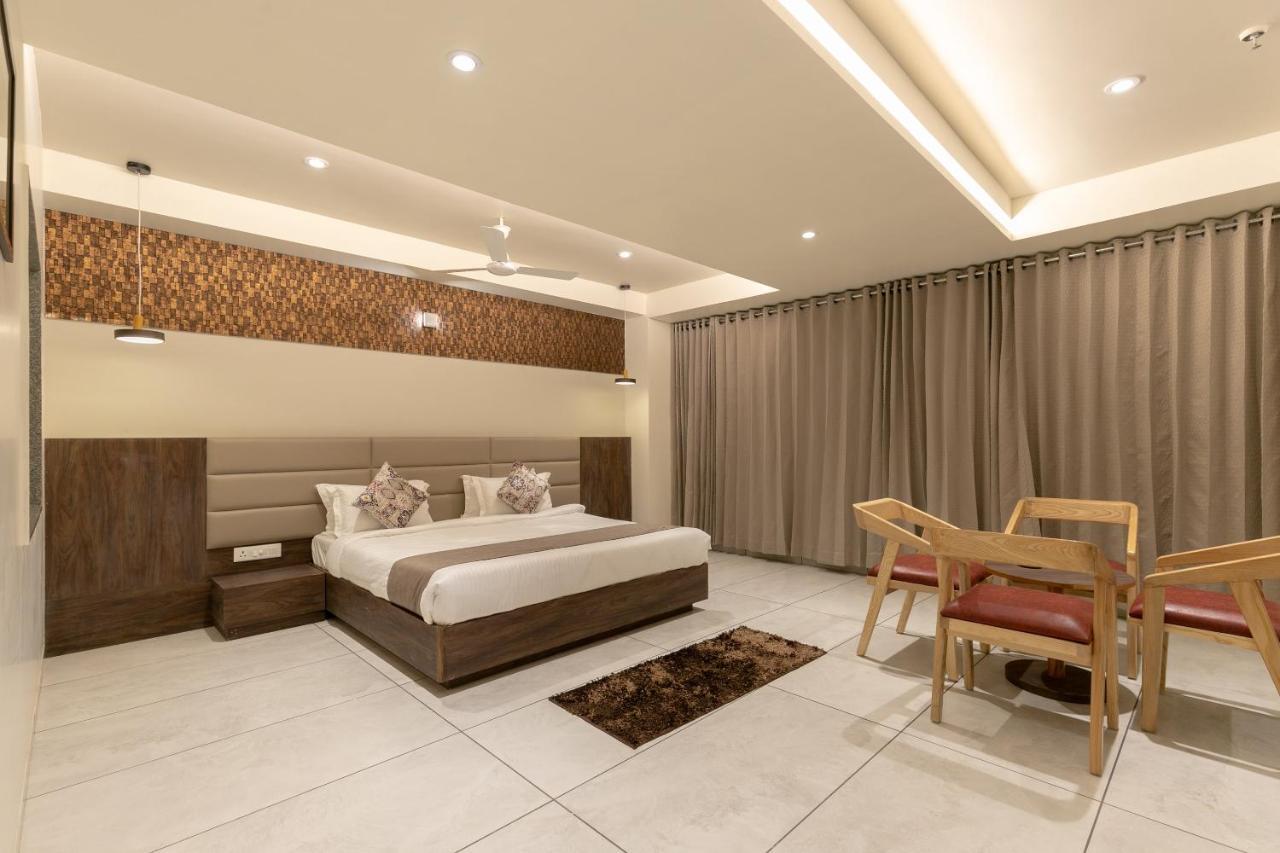 Hotel Silvera Grand Ahmedabad Ngoại thất bức ảnh