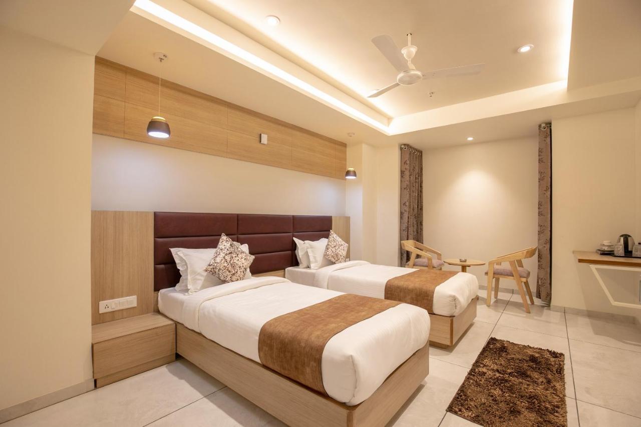 Hotel Silvera Grand Ahmedabad Ngoại thất bức ảnh