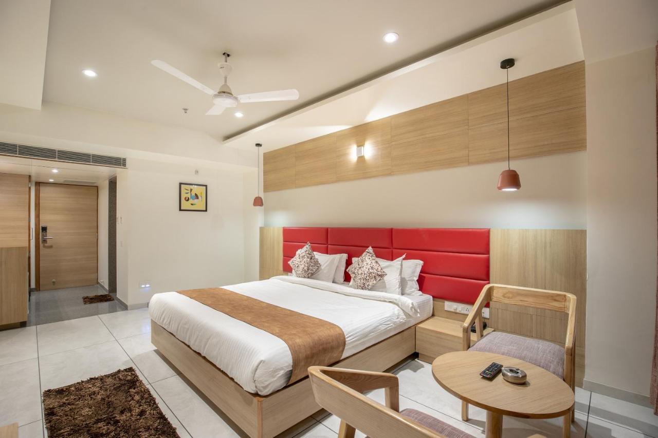 Hotel Silvera Grand Ahmedabad Ngoại thất bức ảnh
