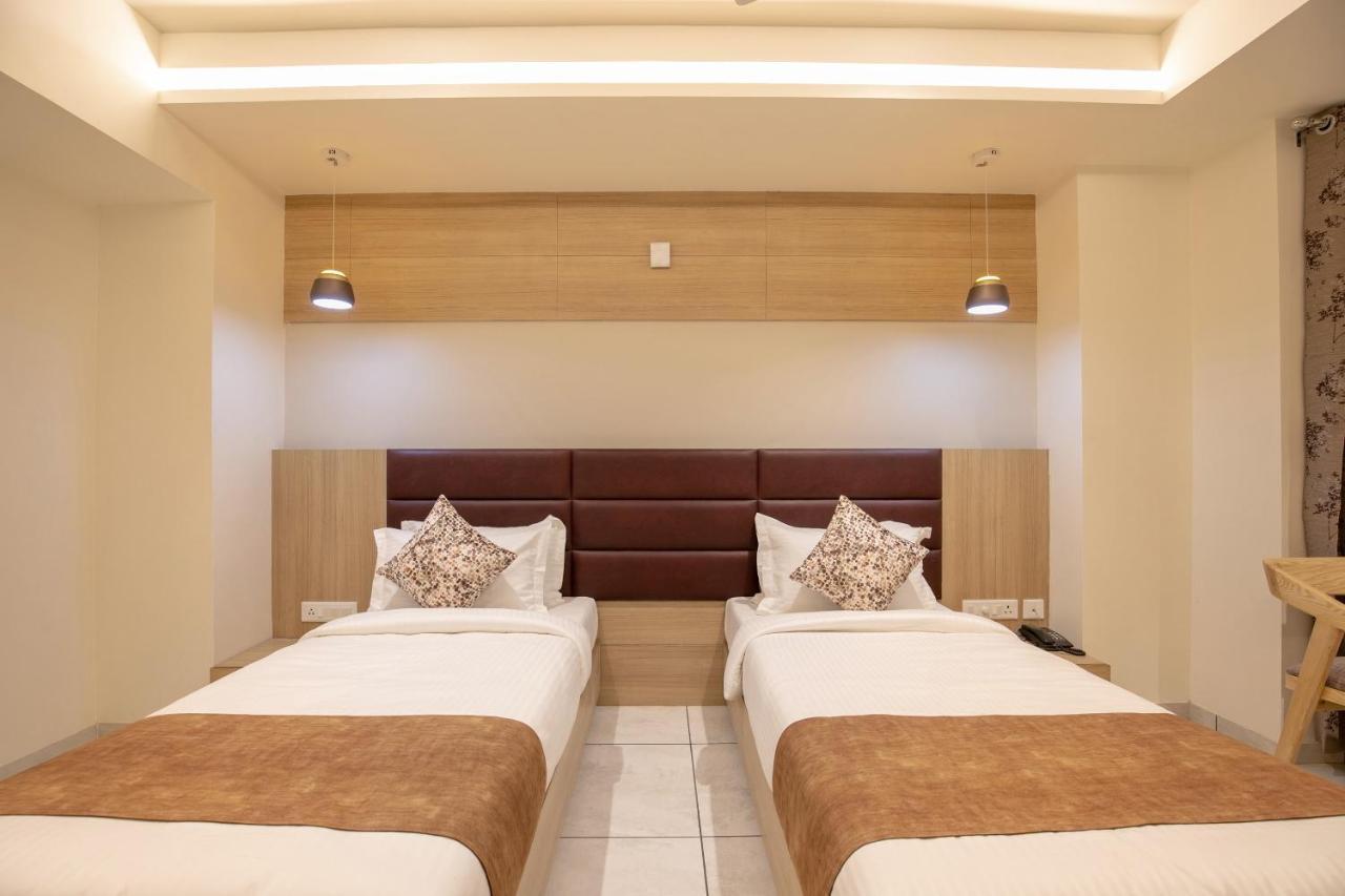 Hotel Silvera Grand Ahmedabad Ngoại thất bức ảnh