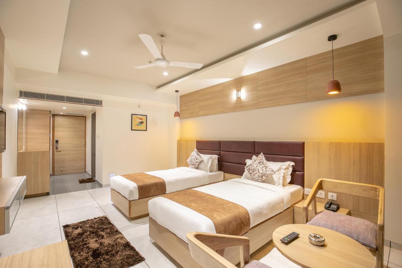 Hotel Silvera Grand Ahmedabad Ngoại thất bức ảnh