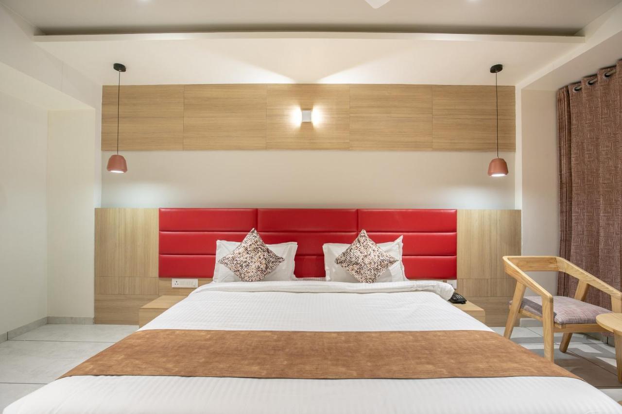 Hotel Silvera Grand Ahmedabad Ngoại thất bức ảnh