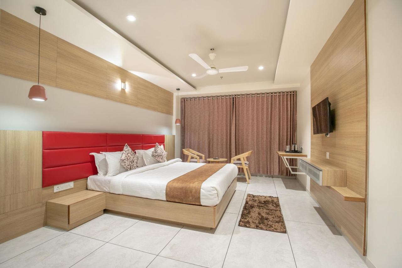 Hotel Silvera Grand Ahmedabad Ngoại thất bức ảnh