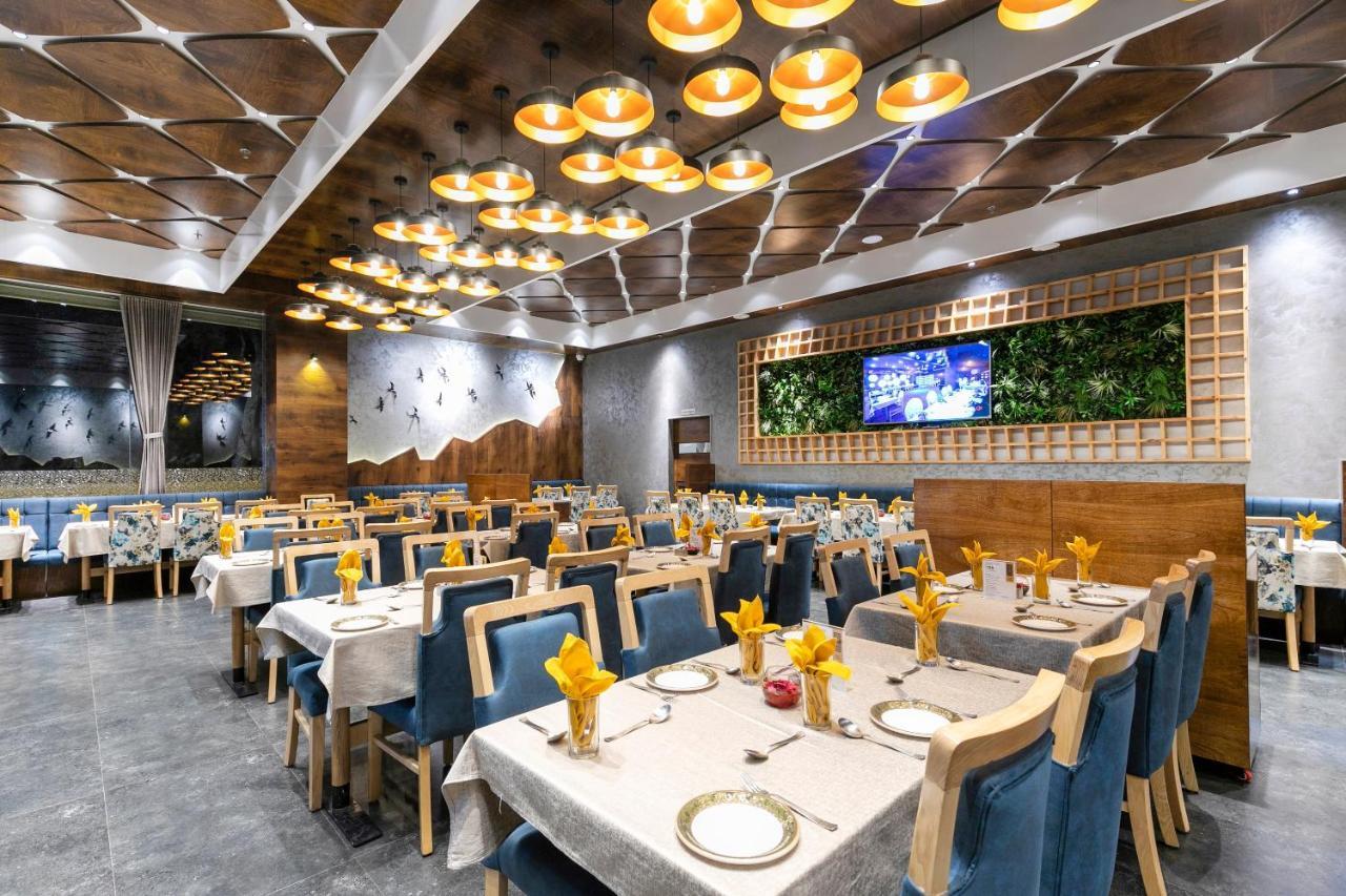 Hotel Silvera Grand Ahmedabad Ngoại thất bức ảnh