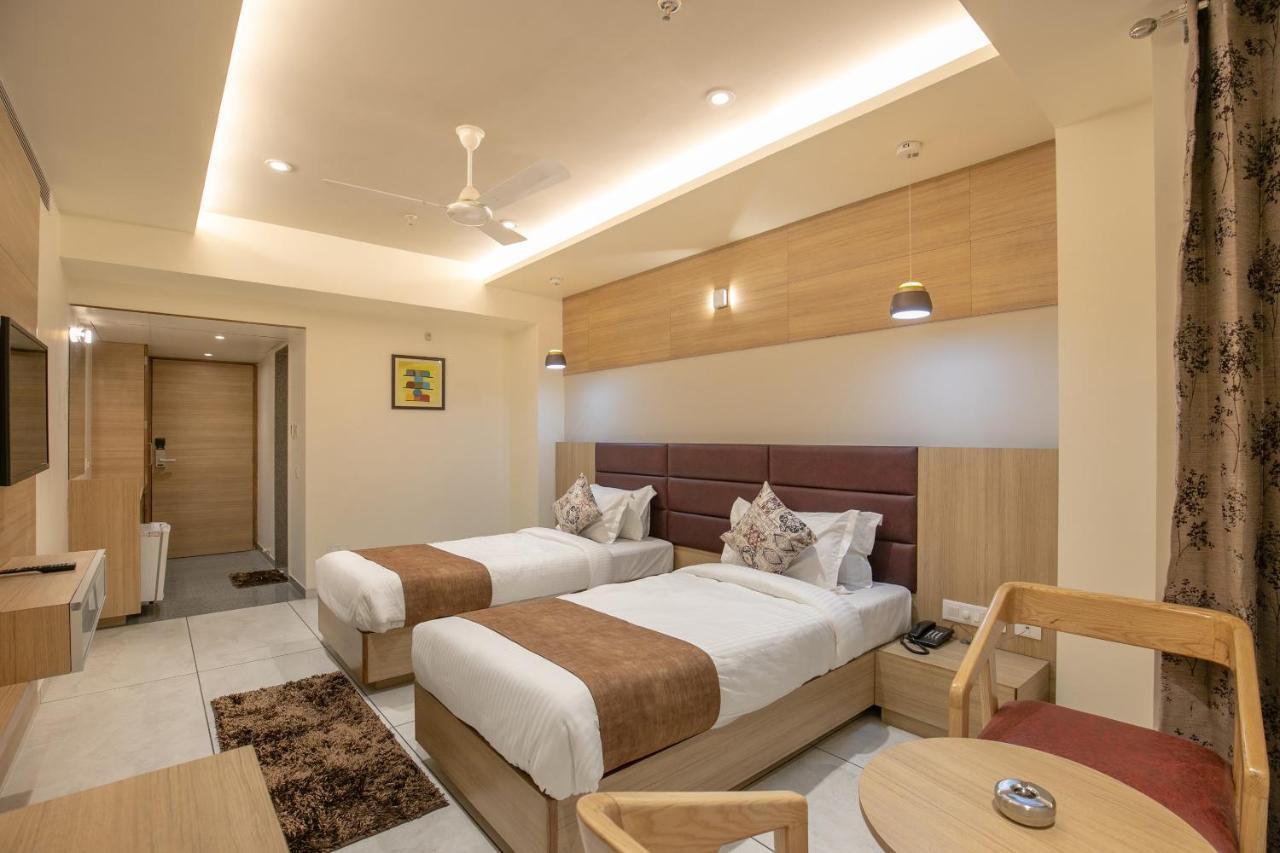 Hotel Silvera Grand Ahmedabad Ngoại thất bức ảnh