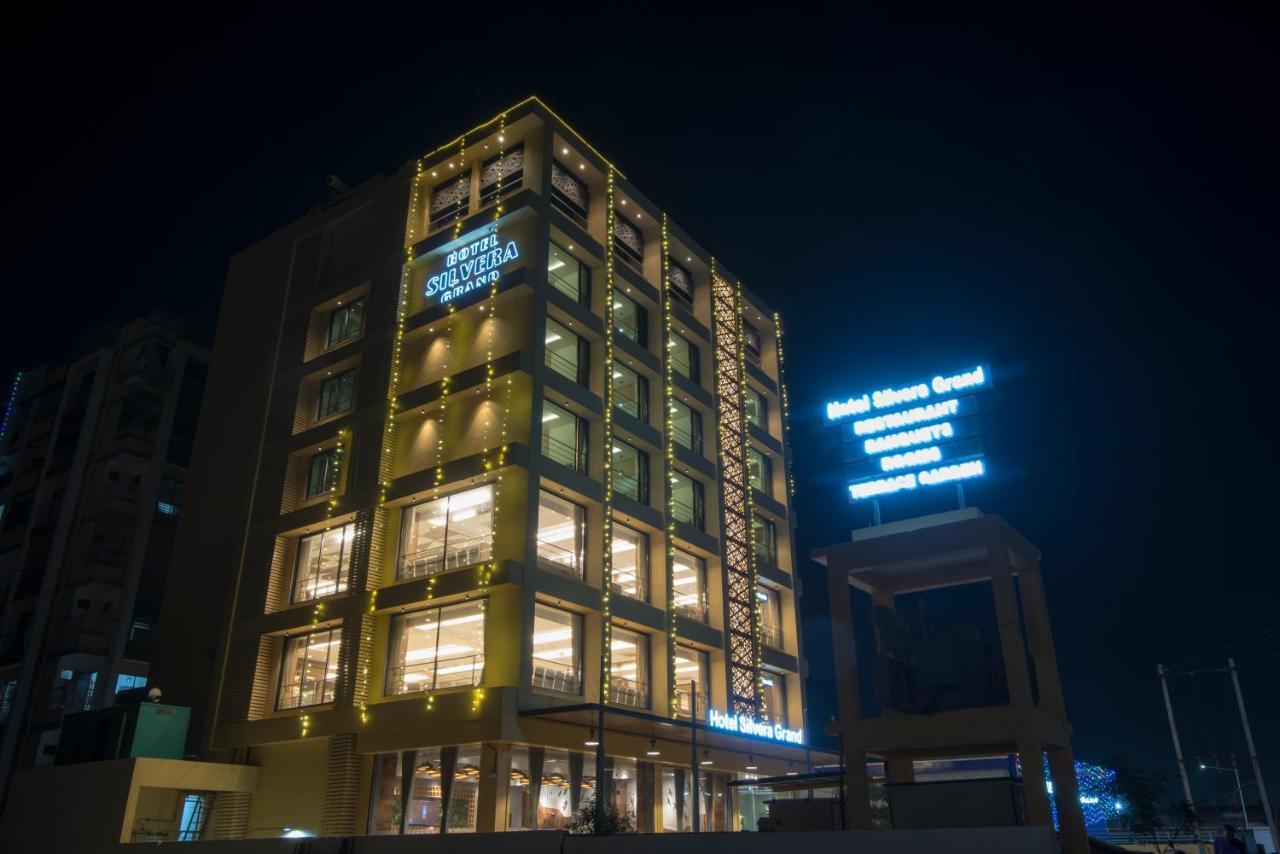 Hotel Silvera Grand Ahmedabad Ngoại thất bức ảnh