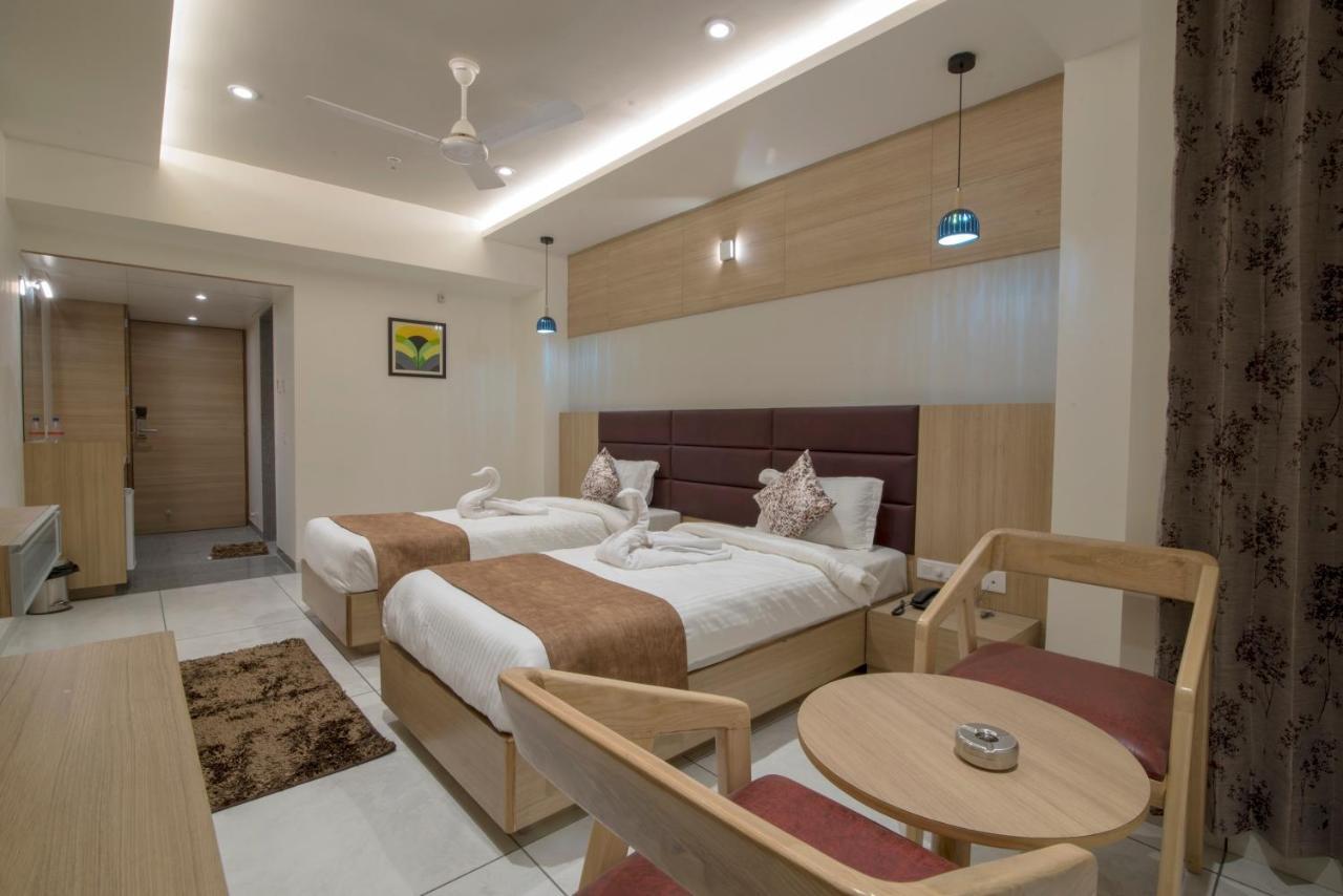 Hotel Silvera Grand Ahmedabad Ngoại thất bức ảnh