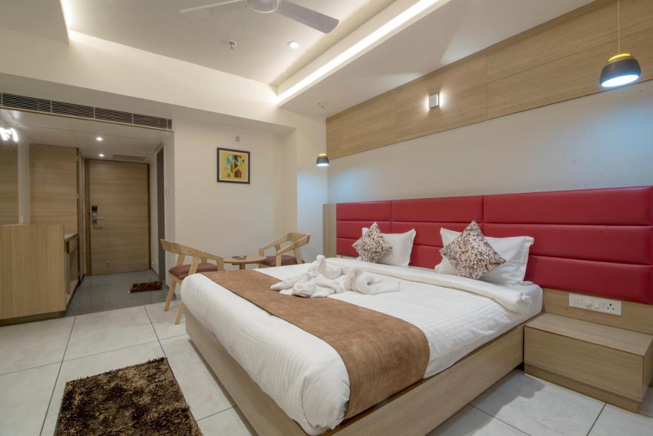 Hotel Silvera Grand Ahmedabad Ngoại thất bức ảnh