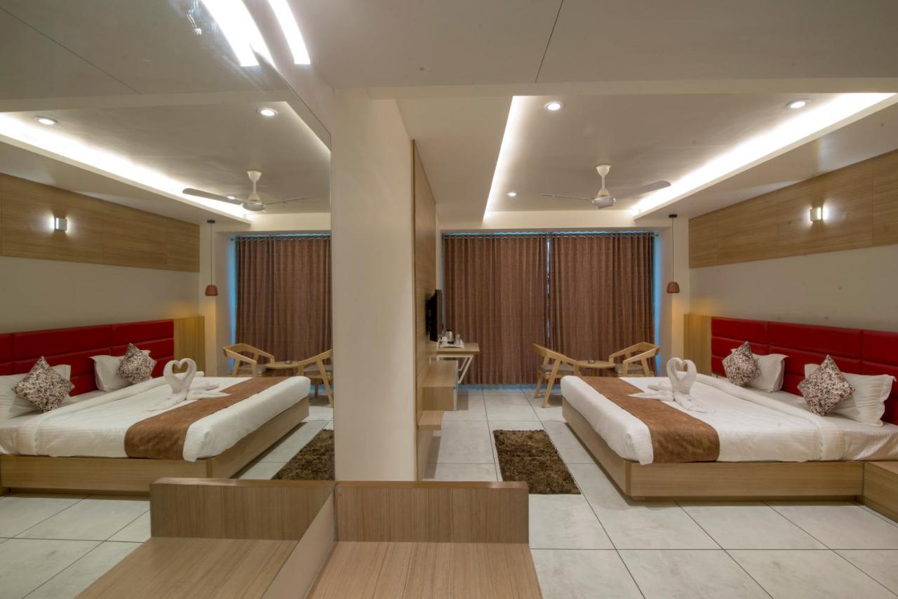 Hotel Silvera Grand Ahmedabad Ngoại thất bức ảnh