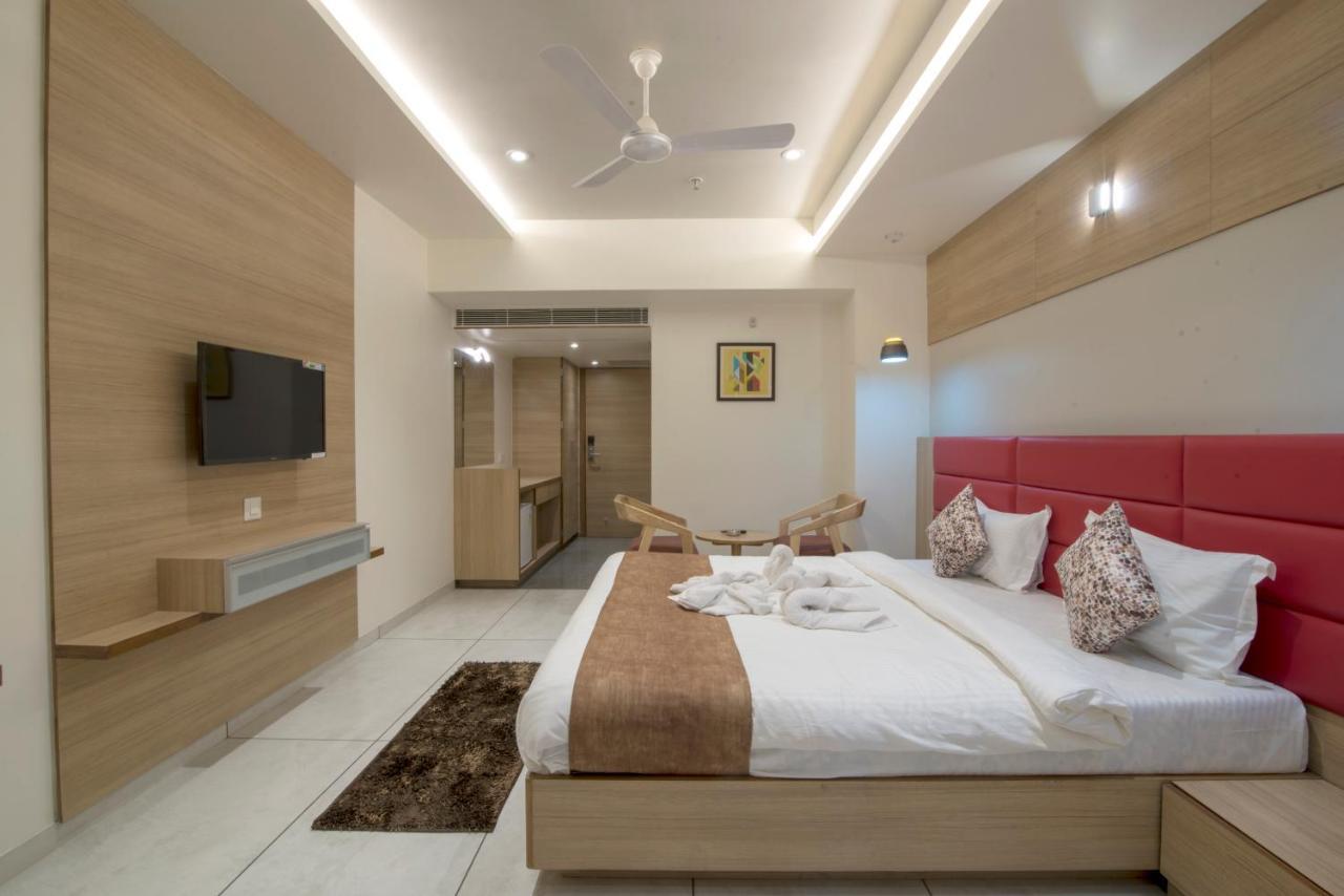 Hotel Silvera Grand Ahmedabad Ngoại thất bức ảnh