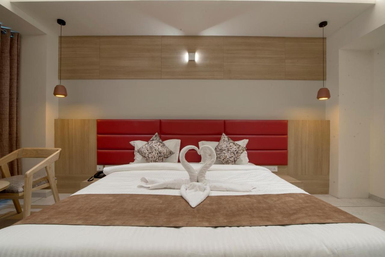 Hotel Silvera Grand Ahmedabad Ngoại thất bức ảnh