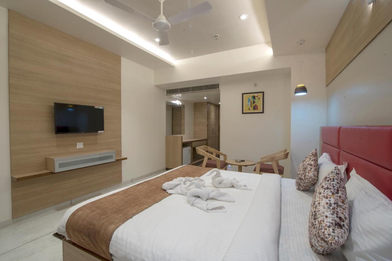 Hotel Silvera Grand Ahmedabad Ngoại thất bức ảnh