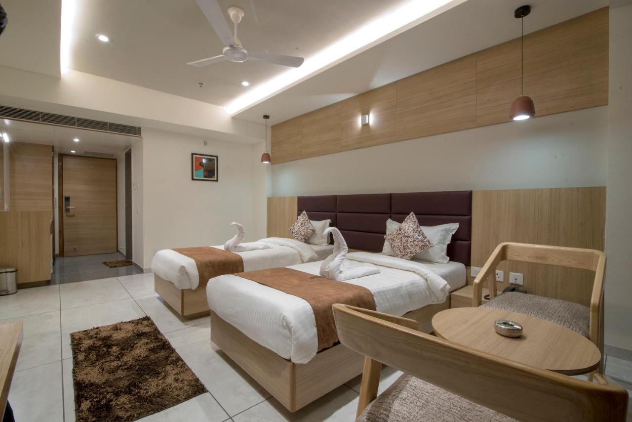 Hotel Silvera Grand Ahmedabad Ngoại thất bức ảnh