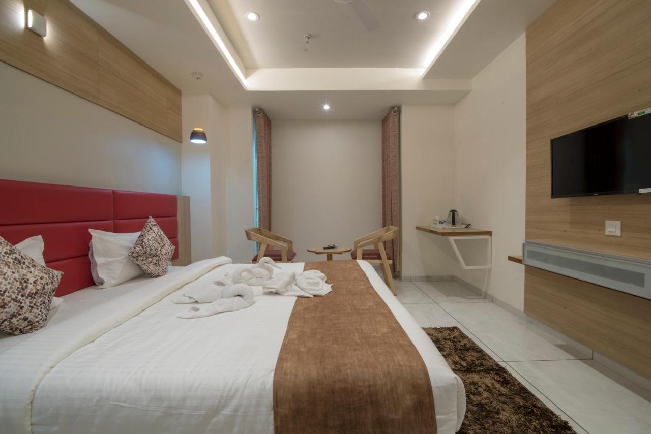 Hotel Silvera Grand Ahmedabad Ngoại thất bức ảnh
