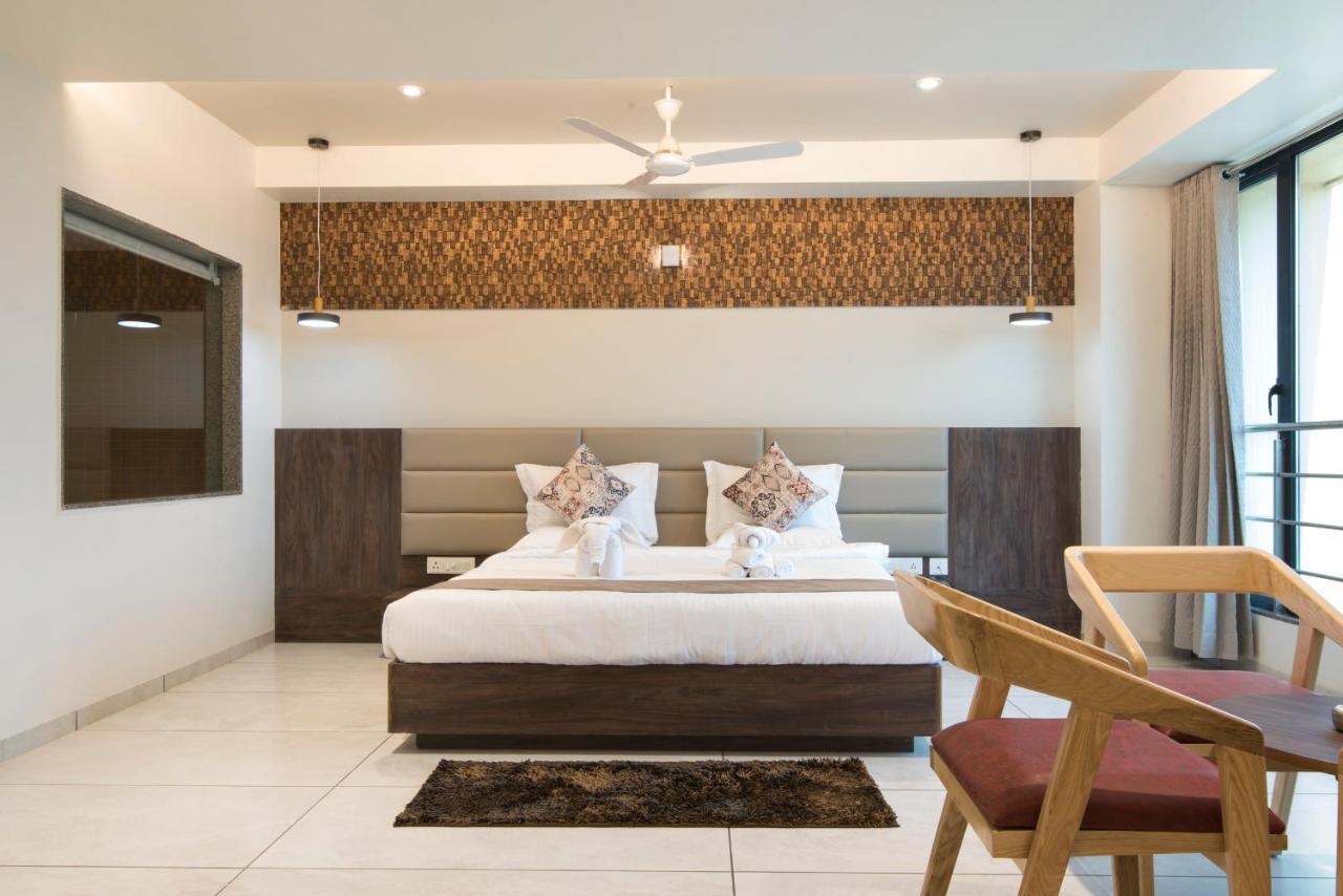 Hotel Silvera Grand Ahmedabad Ngoại thất bức ảnh