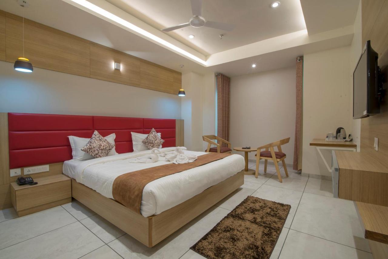 Hotel Silvera Grand Ahmedabad Ngoại thất bức ảnh