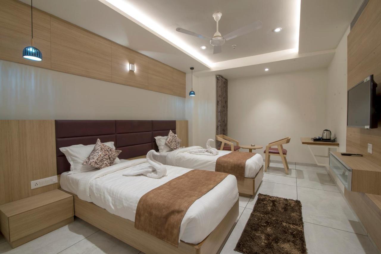Hotel Silvera Grand Ahmedabad Ngoại thất bức ảnh